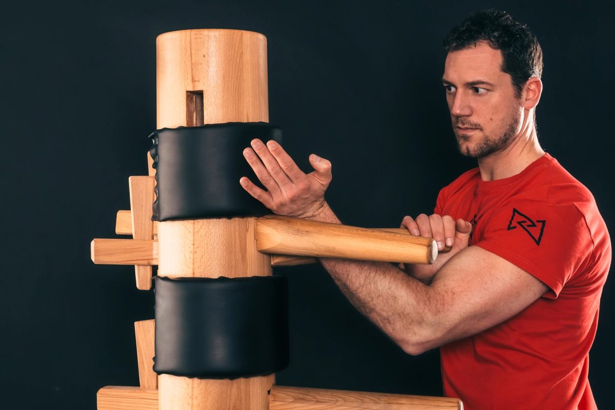 Wing Tsun Savedefence-Mann übt Wing Tsun